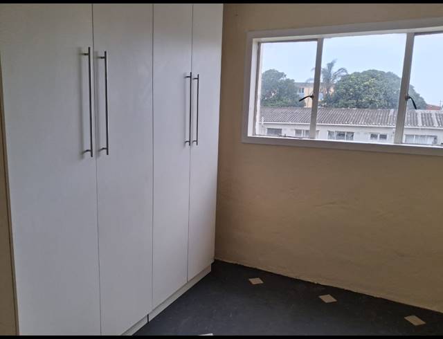 2 BEDROOM FLAT TO LET IN AUSTERVILLE